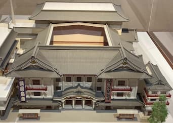 歌舞伎座の屋根模型
