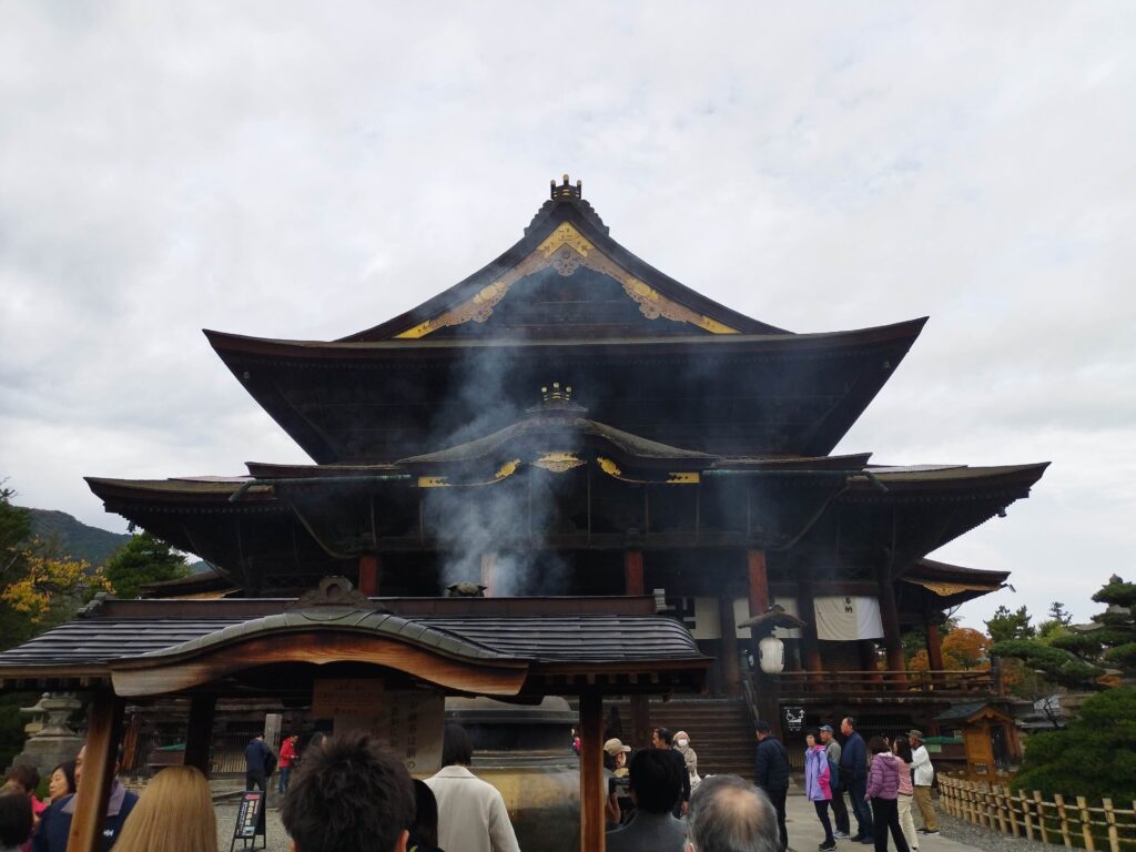 241105_煙 - インバウンドビジネス最前線の方々へ!AIの上に立つ情報収集をアシスト