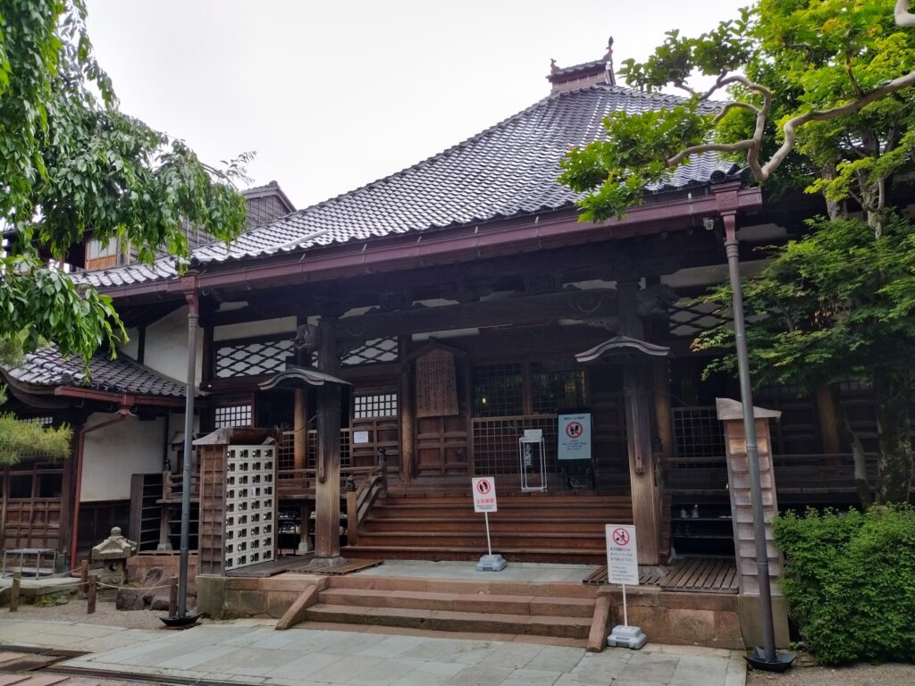 250529_正面 - インバウンドビジネス最前線の方々へ!AIの上に立つ情報収集をアシスト