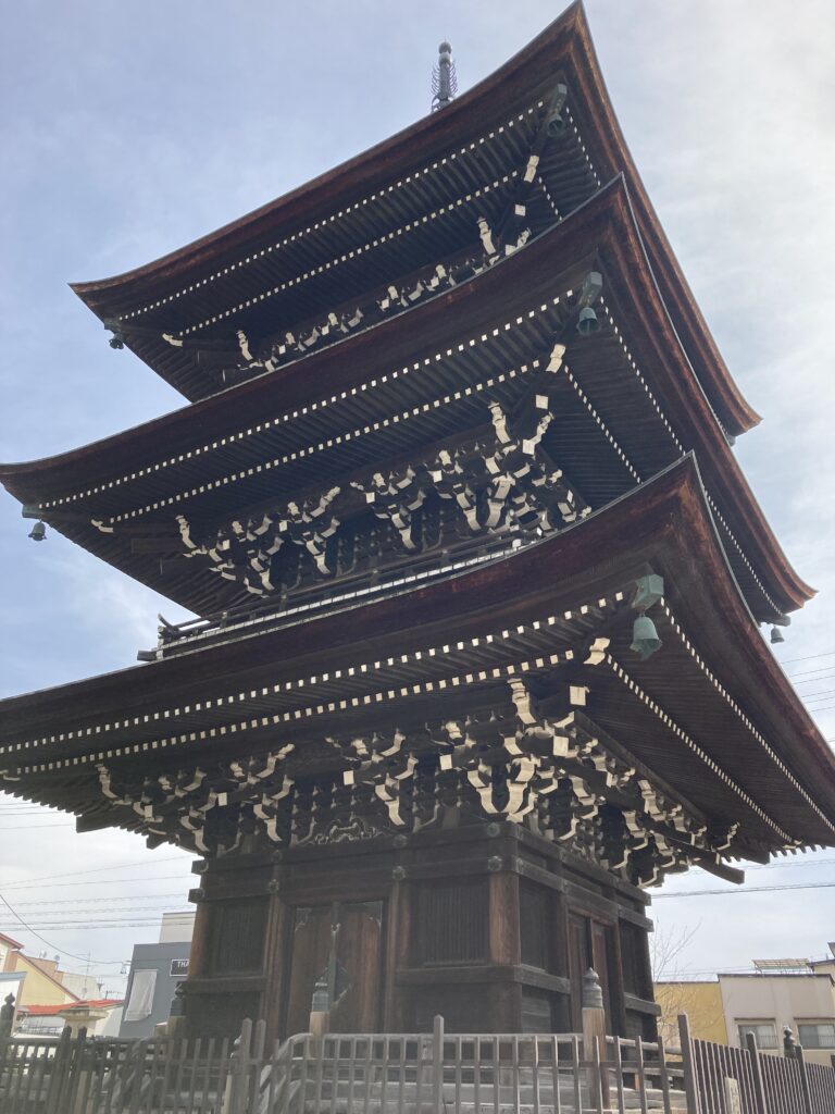 三重の塔 - インバウンドビジネス最前線の方々へ!AIの上に立つ情報収集をアシスト