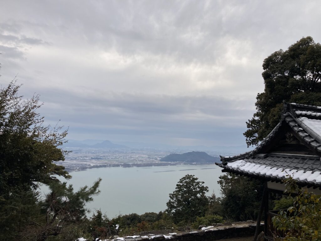 長命寺 琵琶湖見下ろす - インバウンドビジネス最前線の方々へ!AIの上に立つ情報収集をアシスト