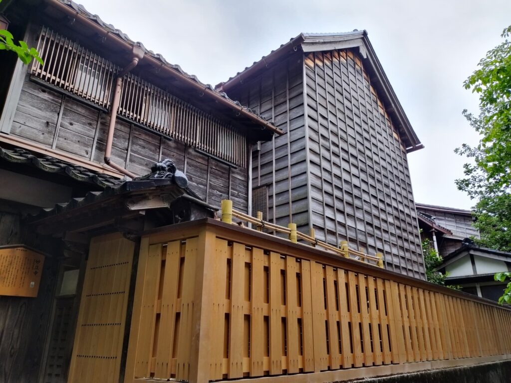 05_Ninja-temple_2story_backside - 現役通訳ガイドも愛用 | Beyond AI ブログ